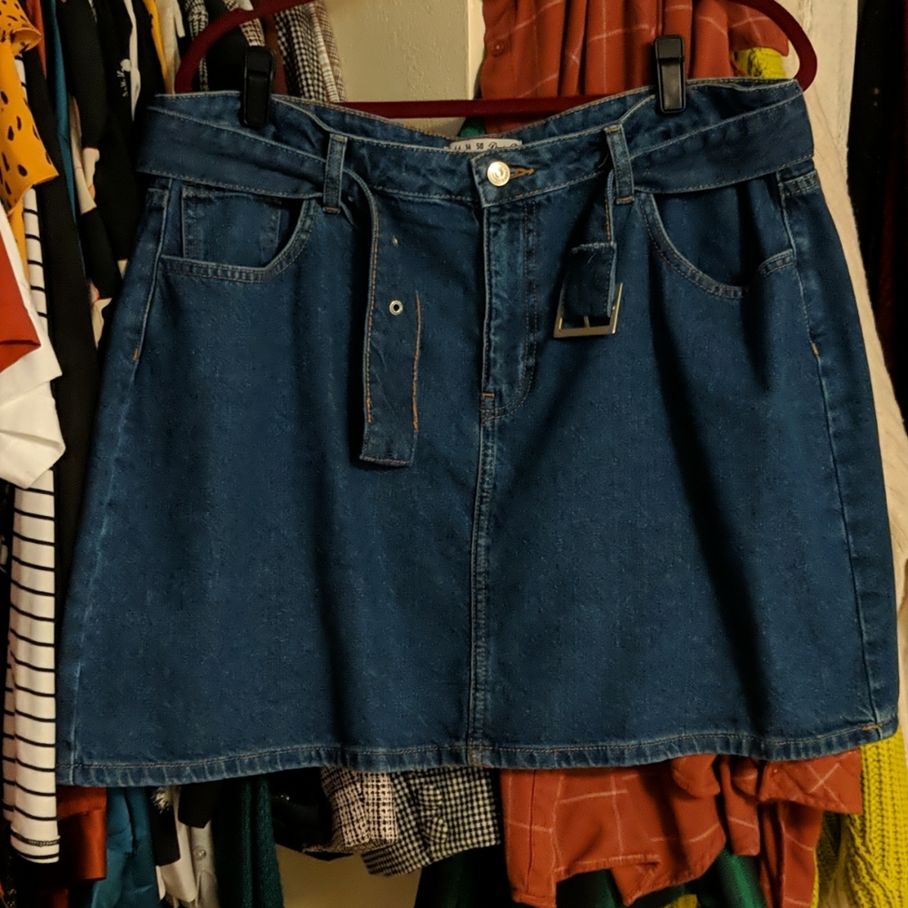 Denim skirt with belt